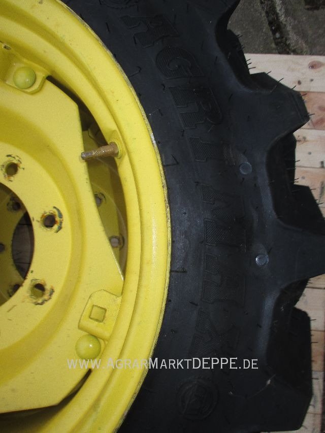 Rad des Typs BKT 250/85R24 Agrimax, Gebrauchtmaschine in Lauterberg/Barbis (Bild 3)