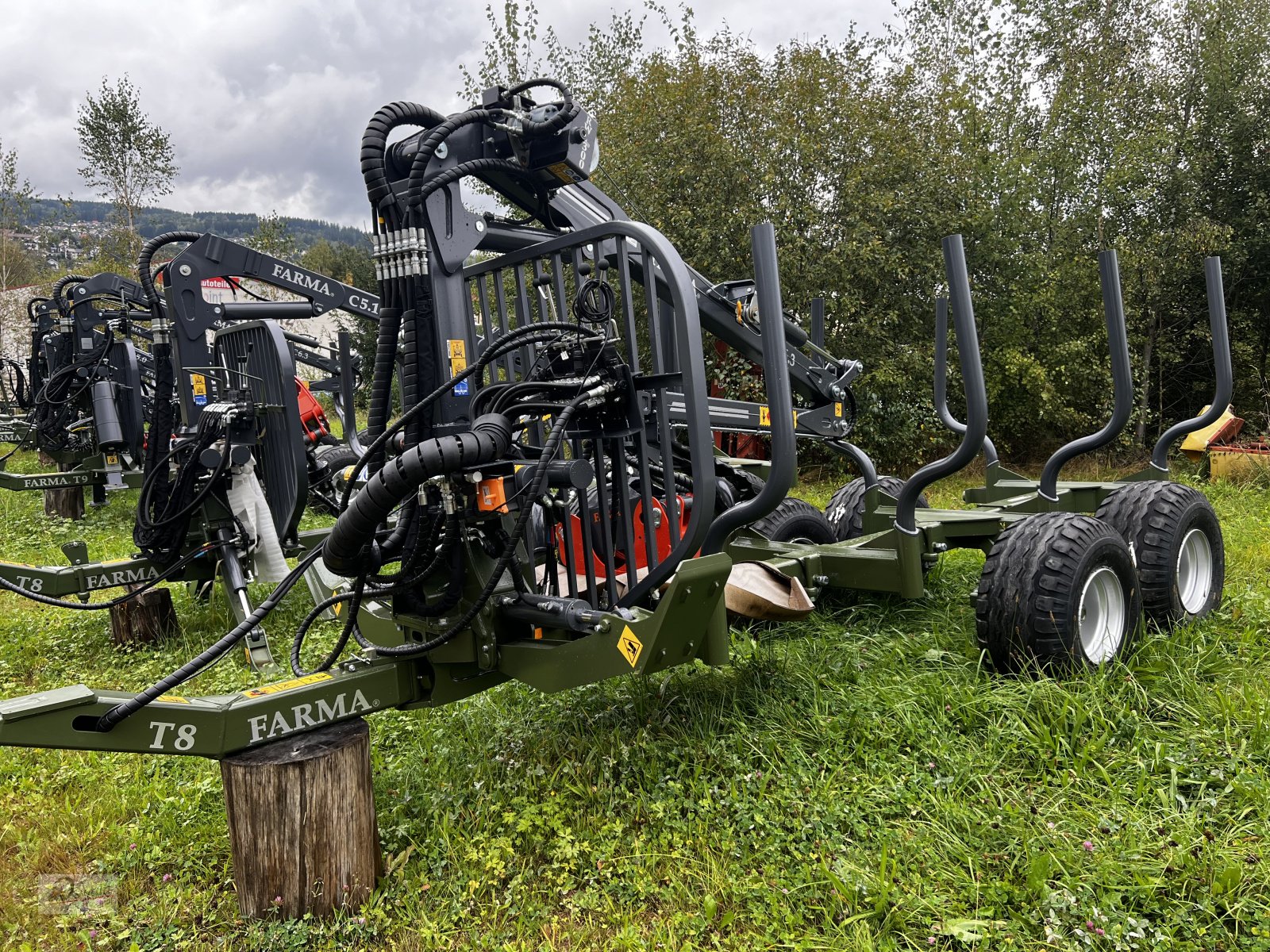 Rückewagen & Rückeanhänger des Typs Farma Farma, Neumaschine in Regen (Bild 2)