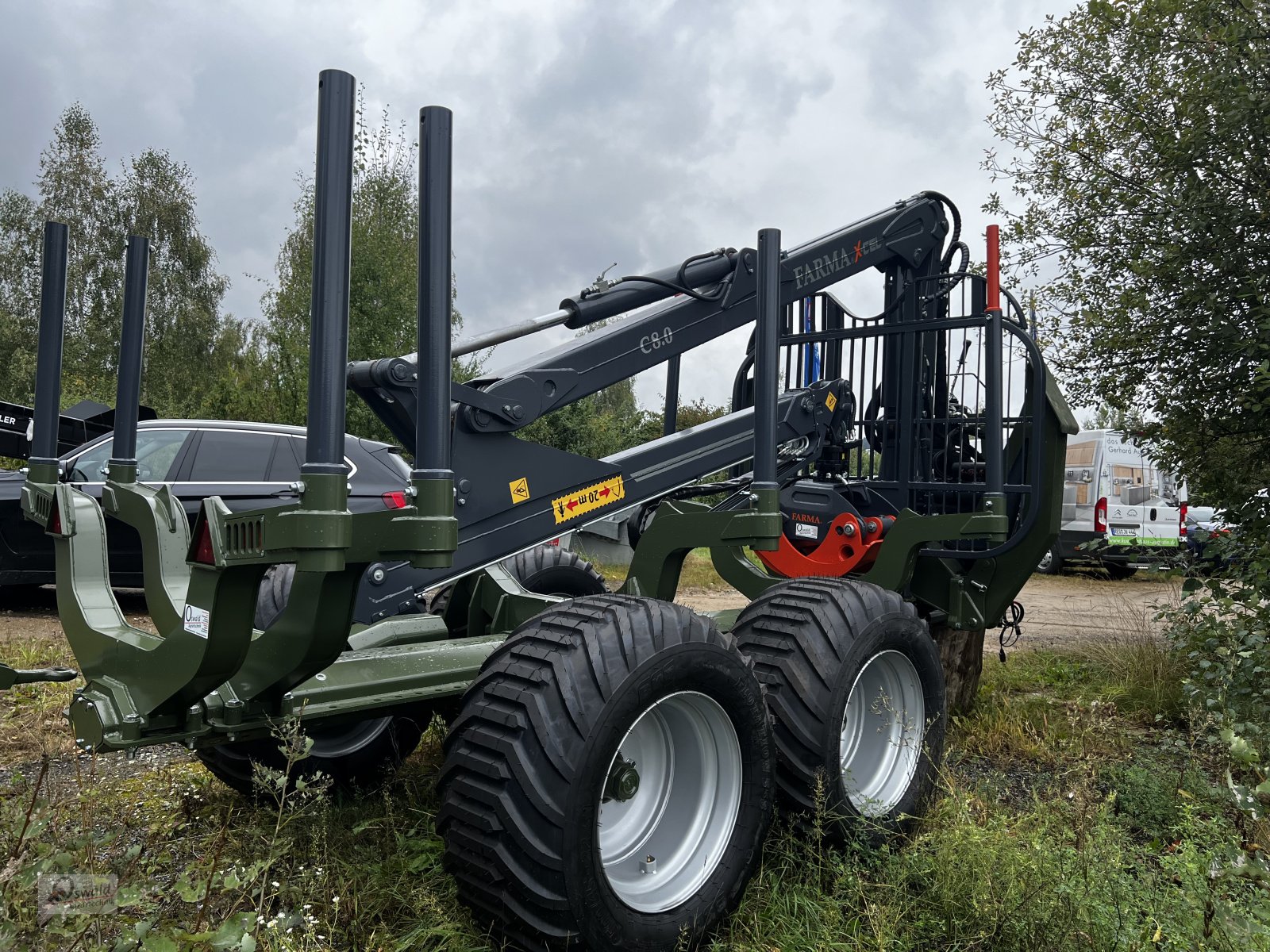 Rückewagen & Rückeanhänger des Typs Farma Farma, Neumaschine in Regen (Bild 5)