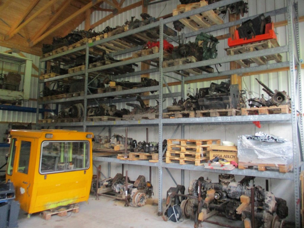 Traktor des Typs Mercedes-Benz Großauswahl am MB Trac u. Unimog Ersatzteilen, Gebrauchtmaschine in Haselbach (Bild 2)