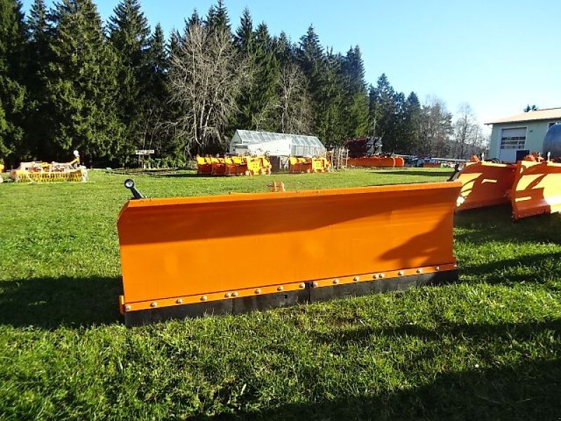 Schneepflug des Typs H-L-M SP-H 270 -H- hydraulisch schwenkkbar- auch in Größen 2,5- Meter - 2,7 Meter- 3- Meter- 3,3, Meter, Neumaschine in Neureichenau (Bild 3)