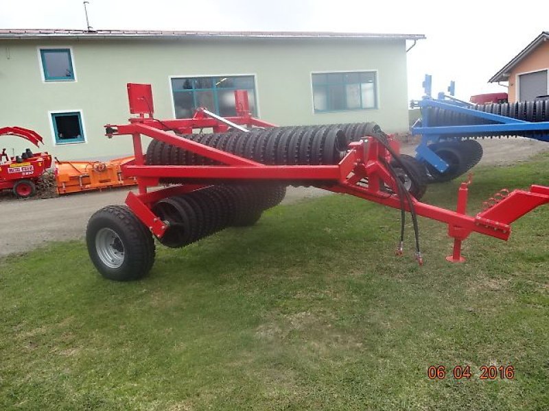 Packer & Walze des Typs M&H Cambrigewalze 6,2 Meter, Neumaschine in Neureichenau (Bild 25)