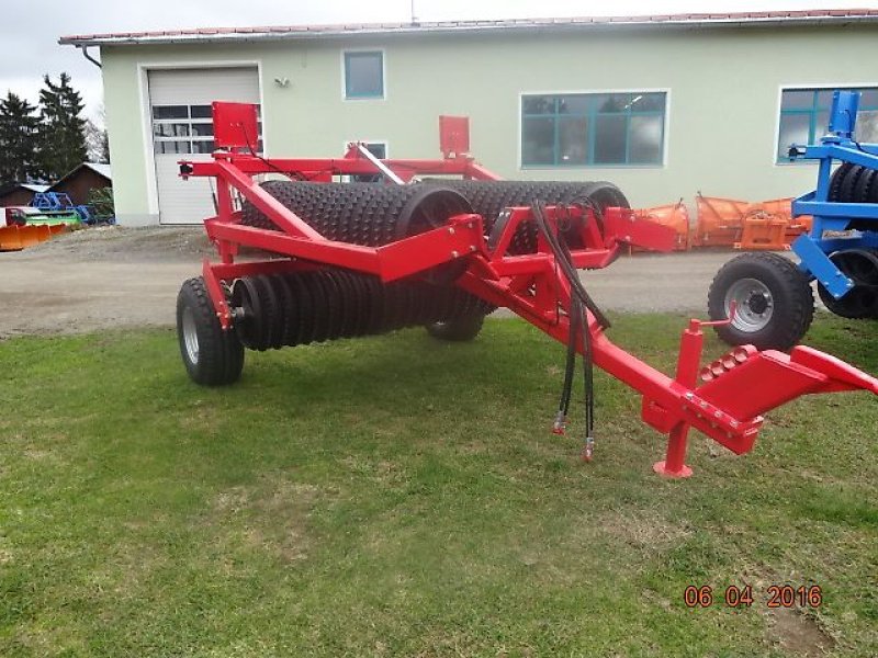 Packer & Walze des Typs M&H Cambrigewalze 6,2 Meter, Neumaschine in Neureichenau (Bild 24)