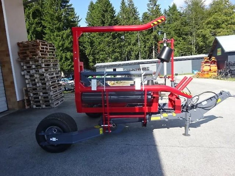 Ballenwickler des Typs Metal-Fach Z 577 Wickelgerät -Neue Version -  Sonderpreis -Sondermodell mit Breitreifen - mit Seitenlader- mit Ballenaufsteller, Neumaschine in Neureichenau (Bild 5)