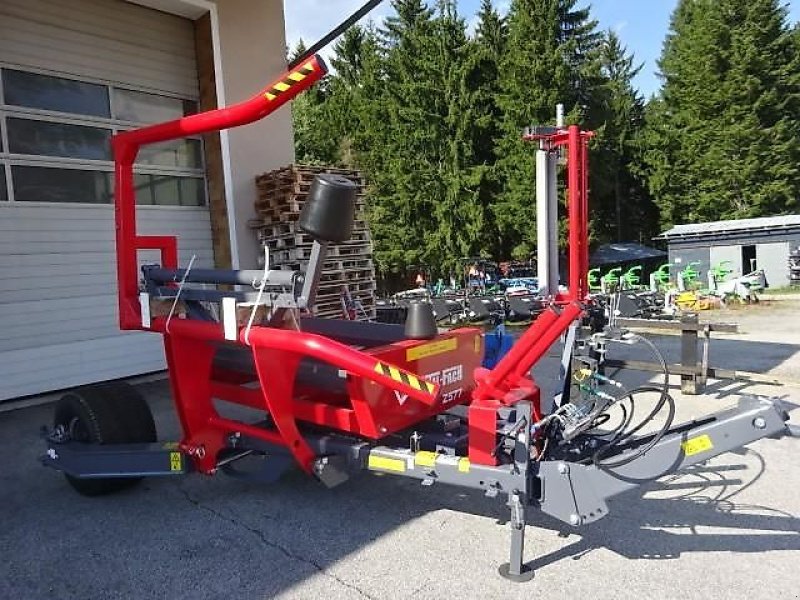 Ballenwickler des Typs Metal-Fach Z 577 Wickelgerät -Neue Version -  Sonderpreis -Sondermodell mit Breitreifen - mit Seitenlader- mit Ballenaufsteller, Neumaschine in Neureichenau (Bild 7)