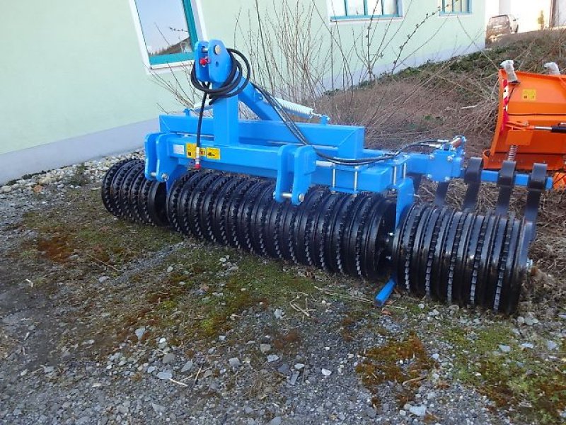 Packer & Walze des Typs S&F Frontcambridgewalze- Frontpacker -3-Meter - Lenkbock- hydrl., Neumaschine in Neureichenau (Bild 15)