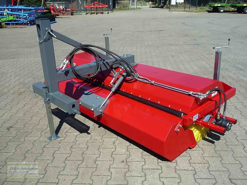 Kehrmaschine des Typs EURO-Jabelmann Kehrmaschine, Schlepperkehrmaschine V 1751 SKM, 1,75 m NEU, Neumaschine in Itterbeck (Bild 1)