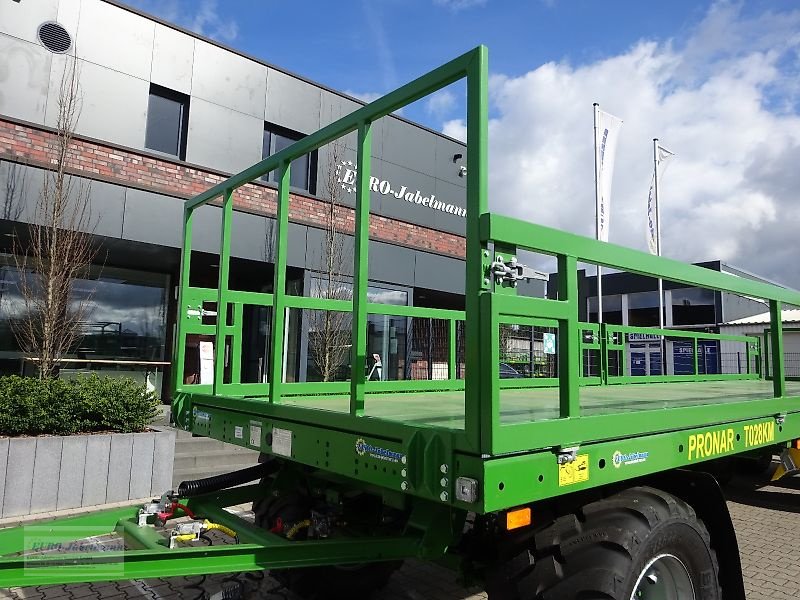 Ballentransportwagen des Typs PRONAR Flachwagen für Ballen- Kartoffelkisten- Gemüsekisten- und Obstkistentransport, TO 28, 24 to, NEU, Neumaschine in Itterbeck (Bild 4)