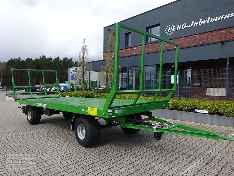 Ballentransportwagen des Typs PRONAR 2-achs Anhänger, Ballenwagen, Strohwagen, TO 22 / TO 22 M; Druckl. (10,0 to), Auflauf (8 to), NEU, Neumaschine in Itterbeck (Bild 1)