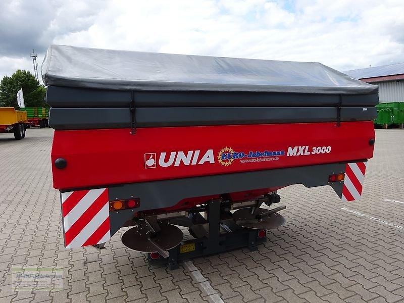 Düngerstreuer des Typs Unia 2-Scheiben Düngerstreuer MXL 2100, NEU, Streubreite bis 36 m, 2100-3000 Ltr. Behälter, Neumaschine in Itterbeck (Bild 5)